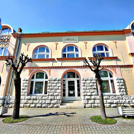 Atrium Hotel Харканы Экстерьер фото