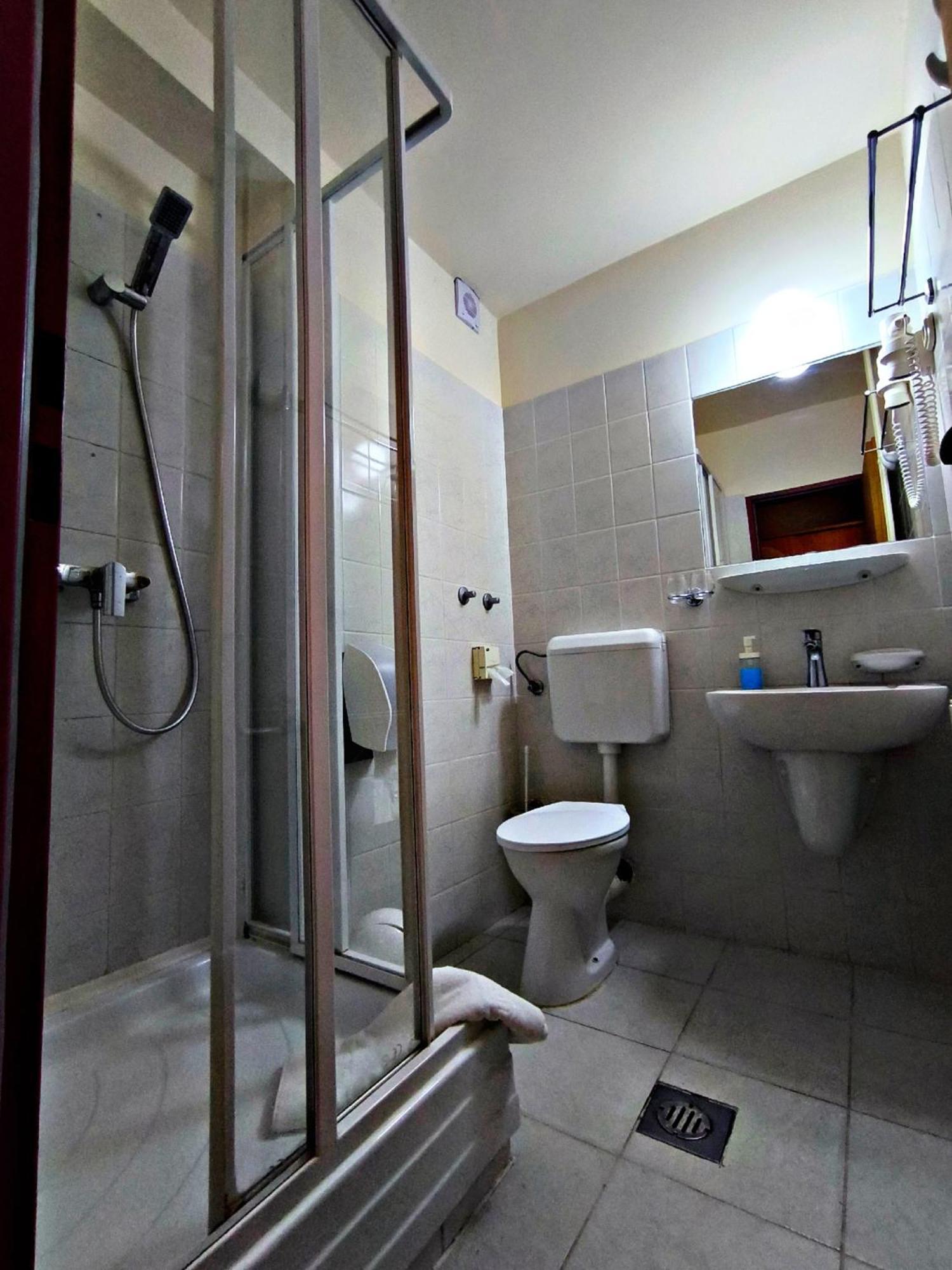 Atrium Hotel Харканы Экстерьер фото